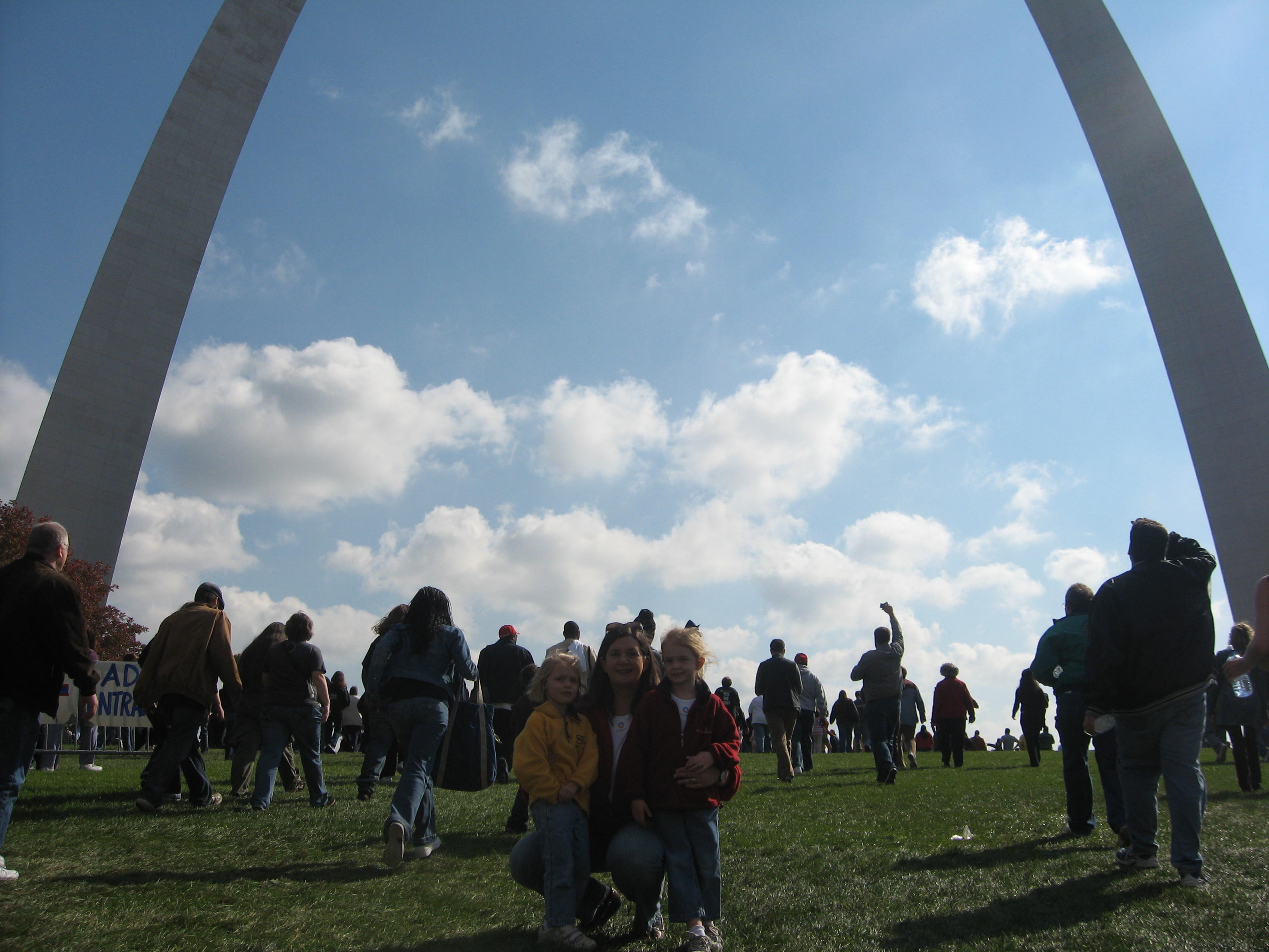 2008_10_18 BJC under Arch for Obama Rally.jpg